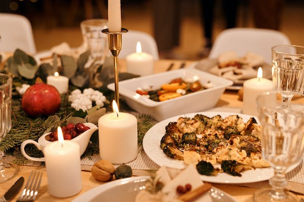 Table with xmas goodies